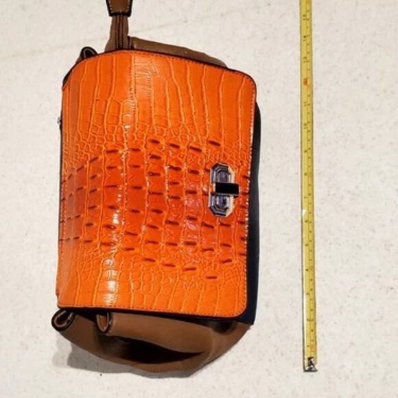 Women's Unique Vintage faux Crocodile PURSE - Mint Clean - Save $ - Picture 2 of 8